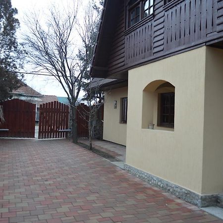 La Mos Pavel Hotel Noslac Bagian luar foto