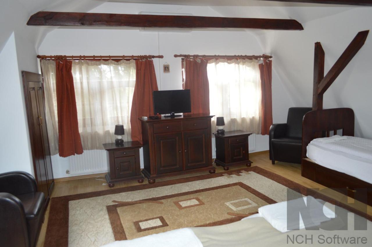 La Mos Pavel Hotel Noslac Bagian luar foto