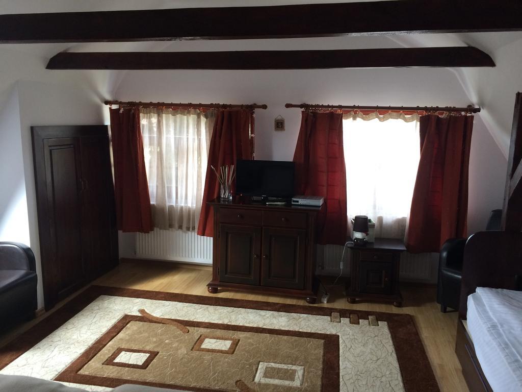 La Mos Pavel Hotel Noslac Bagian luar foto