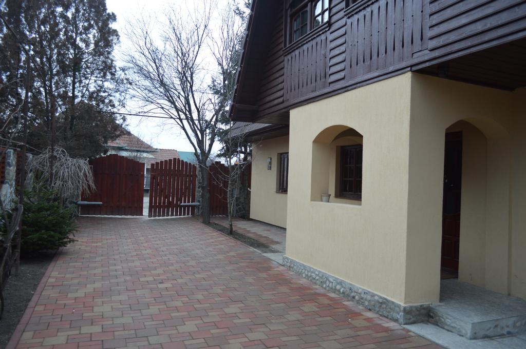 La Mos Pavel Hotel Noslac Bagian luar foto